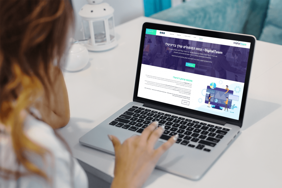 mockup-of-a-woman-working-on-a-macbook-2316-el1